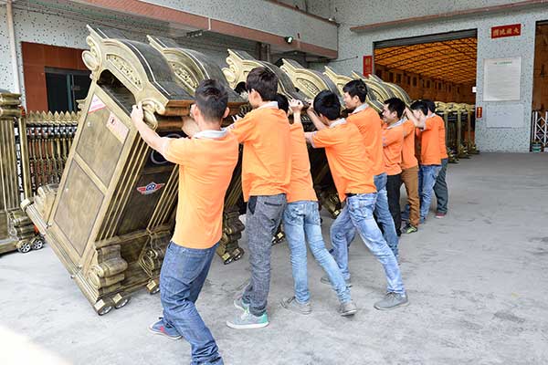 一派忙碌的生产景象